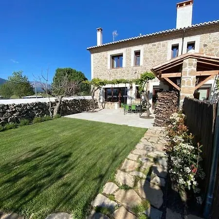 Holiday home Casamandra; De Pueblo A Estrenar Para Familias